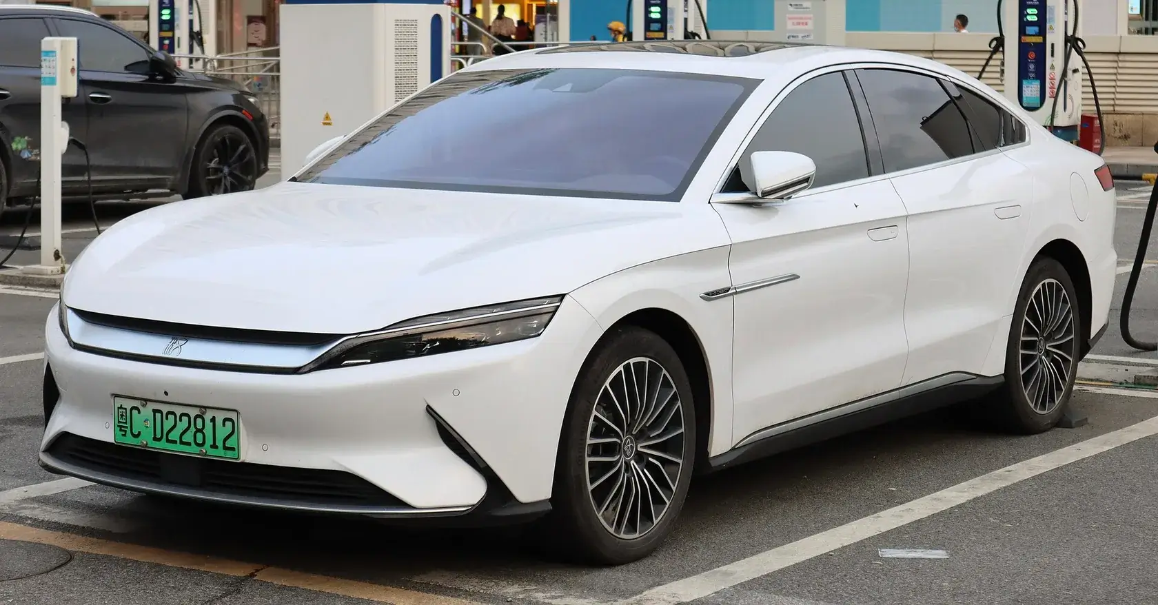 Han EV 2025